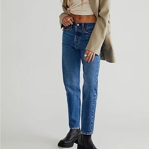 Levi’s Wedgie jeans in Charleston Stroll (medium indigo) wash. Sz 29.